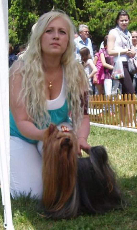 ANASTASIA YORK CHRISTIAN LAKROAS